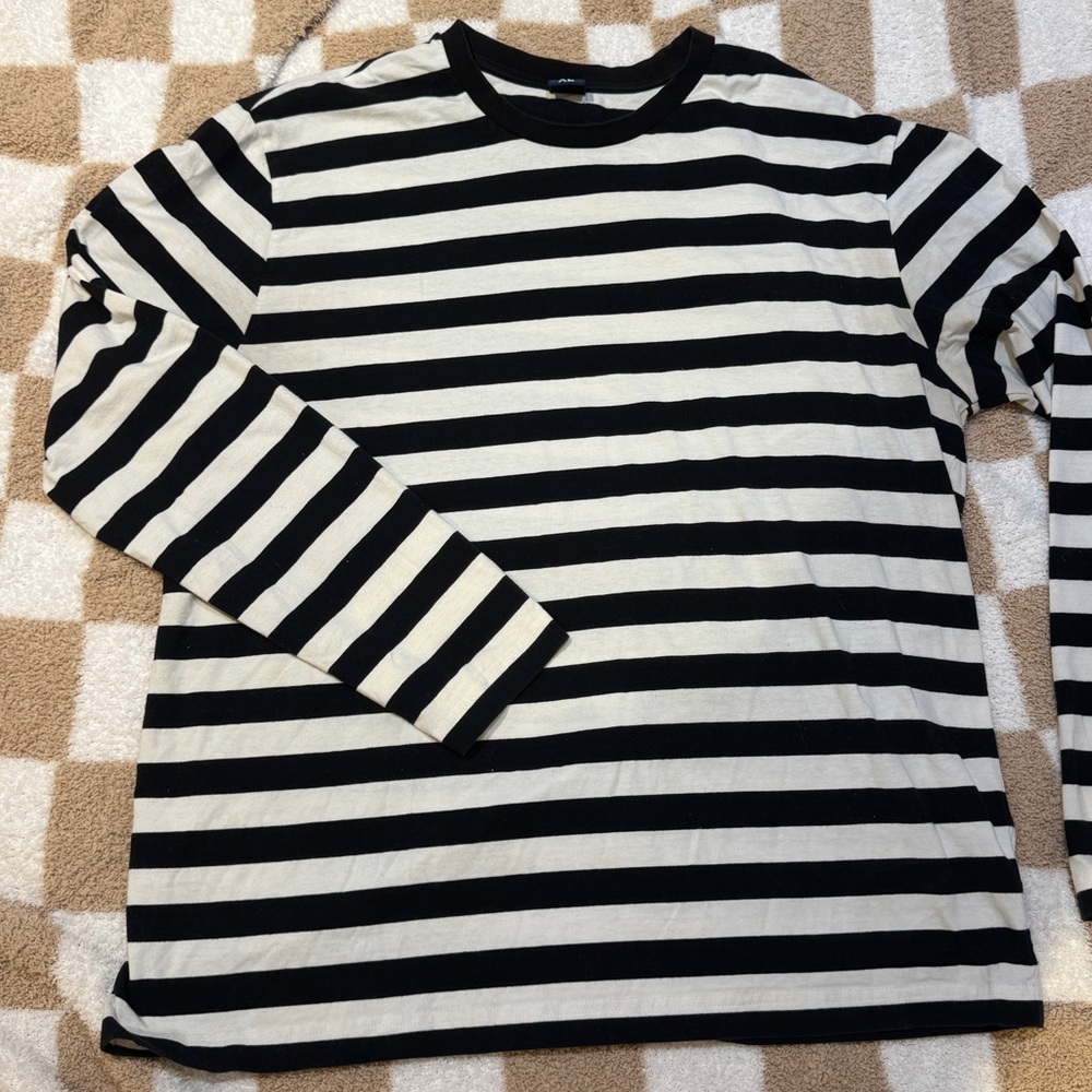 Black and White Striped Long Sleeve Tee
